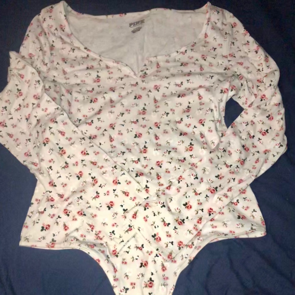 Pink by Victoria 's Secret Body sleeve